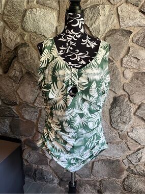 NWT Shade and Shore Palm Leaf Print One Piece Swimsuit 22